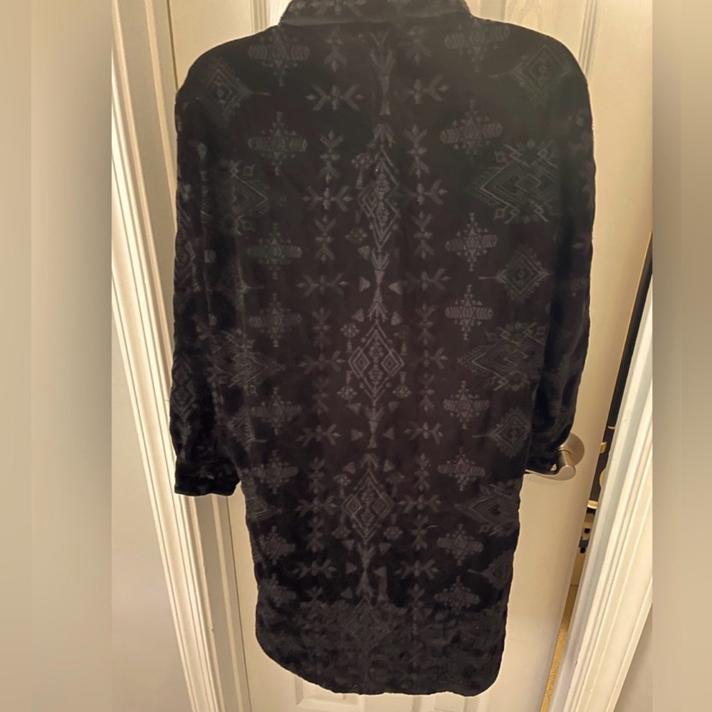 Kyla Seo Black Velvet with Embroidery Patterned Button-Up Shirt in size small - Picture 4 of 6